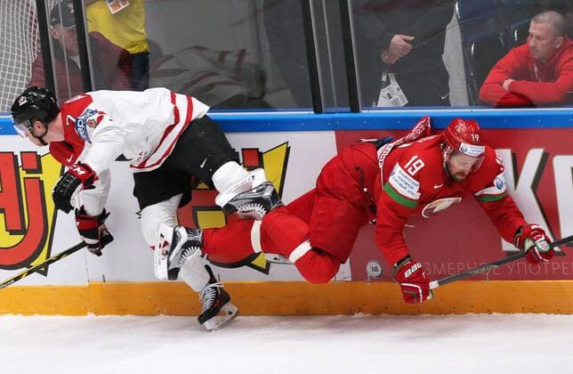 ST. PETERSBURG, RUSSIA. MAY 9, 2016. Canada s Michael Matheson (L) and Belarus Nikita Komarov fight for the puck in their 2016 IIHF World Championship WM Weltmeisterschaft Preliminary Round Group B Ice hockey Eishockey match at the Yubileyny Sports Palace. Sergei Savostyanov TASS  TS022348