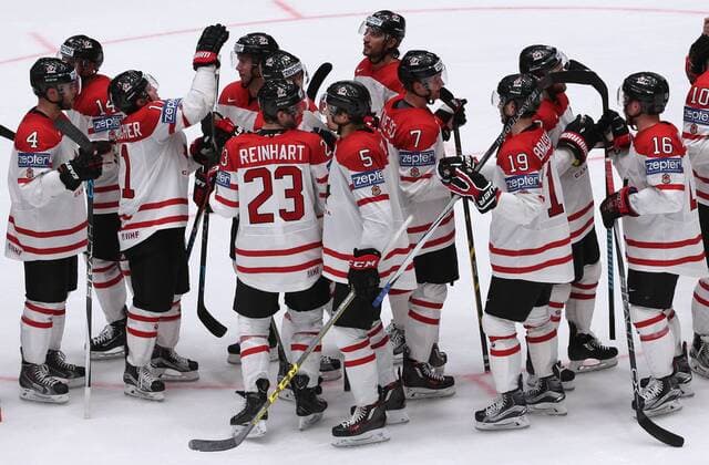 Bilder des Tages - SPORT ST. PETERSBURG, RUSSIA. MAY 9, 2016. Canada s players celebrate winning their 2016 IIHF World Championship WM Weltmeisterschaft Preliminary Round Group B Ice hockey Eishockey match against Belarus at the Yubileyny Sports Palace. Team Canada won the game 8-0. Sergei Savostyanov TASS  TS02242B