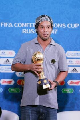 Former Brazilian soccer player Ronaldinho takes part in a presser in Mexico City for the FIFA Confederations Cup Russia 2017 in the frame of the 66th FIFA Congress in Mexico, 11 May 2016. EFE Jose Mendez FIFA CONFEDERATIONS CUP RUSSIA 2017 !ACHTUNG: NUR REDAKTIONELLE NUTZUNG!  CDM004 20160512-635986131702191469