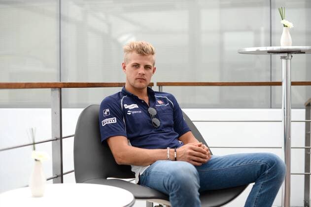 Formel 1, GP von Spanien, Shooting Marcus Ericsson 160512 Marcus Ericsson, poserar för ett porträtt inför Spaniens GP Barcelona den 12 maj 2016 i Montmelo.  Copyright: JOHANNAxLUNDBERG BB160512JL012