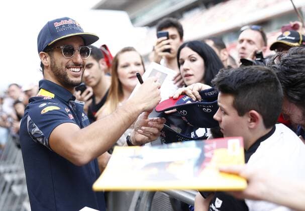 Formel 1, GP von Spanien Motorsports: FIA Formula One World Championship WM Weltmeisterschaft 2016, Race in Barcelona, 3 Daniel Ricciardo (AUS, Red Bull Racing), xHOCHxZWEIx