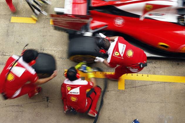 Bilder des Tages - SPORT Formel 1, GP von Spanien Motorsports: FIA Formula One World Championship WM Weltmeisterschaft 2016, Race in Barcelona, Scuderia Ferrari pit stop xHOCHxZWEIx