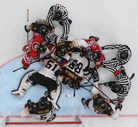 Eishockey WM, Deutschland - Kanada ST PETERSBURG, RUSSIA. MAY 12, 2016. Germany s goaltender Timo Pielmeier (51), players Philip Gogulla (87), Korbinian Holzer (5), Sinan Akdag (82), Felix Schutz (55), and Canada s Ryan O Reilly (90), and Brad Marchand (63) in their 2016 IIHF Ice hockey Eishockey WM Nationalteam LÃ¤nderspiel World Championships Group B Preliminary Round match at Yubileiny Arena. Canada won 5-2. Sergei Savostyanov TASS  TS022B06