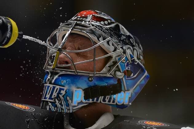 Eishockey WM, Deutschland - Kanada (160513) -- ST. PETERSBURG, May 12, 2016 -- Timo Pielmeier of Germany refreshes himself during an IIHF Ice hockey Eishockey World Championship WM Weltmeisterschaft Group B preliminary round game between Canada and Germany in St. Petersburg, Russia, May 12, 2016. Canada won 5-2. ) (SP)RUSSIA-ST. PETERSBURG-ICE HOCKEY-CANADA VS GERMANY PavelxBednyakov 