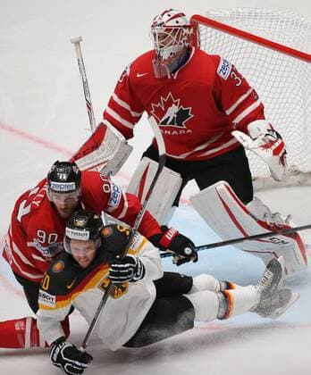ST. PETERSBURG, RUSSIA. MAY 12, 2016. Canada s Ryan O Reilly, Germany s Patrick Hager and Canada s goalie Cam Talbot (L-R) in action in their 2016 IIHF World Championship WM Weltmeisterschaft Preliminary Round Group B Ice hockey Eishockey match at Yubileyny Sports Palace. Team Canada won the game 5:2. Sergei Savostyanov TASS  TS022B4E