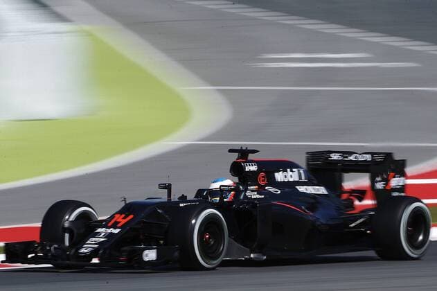 Spanish Formula One driver Fernando Alonso, of McLaren, during the first training session held at the Barcelona-Catalunya circuit in Montmelo at Barcelona, Spain, on 13 May 2016. The Spanish Formula One Grand Prix will take place on 15 May 2016. EFE Alejandro Garcia SPANISH GRAND PRIX !ACHTUNG: NUR REDAKTIONELLE NUTZUNG!  GRA192 20160513-635987491826431321