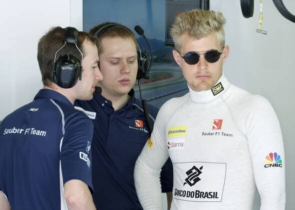 Finnish Formula One driver Marcus Ericsson (R), of Sauber, during the second training session held at the Barcelona-Catalunya circuit in Montmelo at Barcelona, Spain, on 13 May 2016. The Spanish Formula One Grand Prix will take place on 15 May 2016. SPANISH GRAND PRIX !ACHTUNG: NUR REDAKTIONELLE NUTZUNG!  GRA192 20160513-635987502934139321