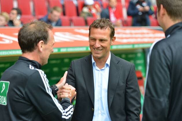 Schiedsrichter Florian Meyer und Markus Weinzierl, Trainer des FC Augsburg beim Spiel FC Augsburg gegen den Hamburger SV in der ersten Fußball Bundesliga der Herren am Spieltag 34 in der Saison 2015 2016 am 14.05.2015 Augsburg Copyright: Hiermx Eibner-Pressefoto EP_thr