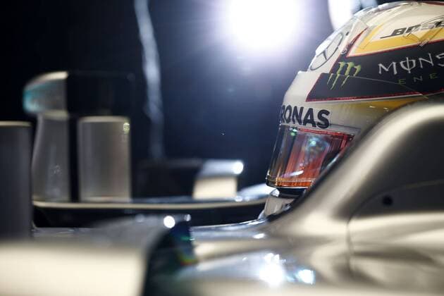Bilder des Tages - SPORT Formel 1, GP von Spanien, 3. Freies Training Motorsports: FIA Formula One World Championship WM Weltmeisterschaft 2016, Race in Barcelona, 44 Lewis Hamilton (GBR, Mercedes AMG Petronas F1 Team), xHOCHxZWEIx