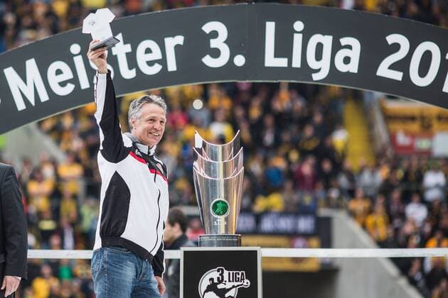 Dresden, Deutschland, 14.05.2016: Fußball 3. Liga Saison 2015 2016 - SG Dynamo Dresden - SG Sonnenhof Grossaspach Großaspach. Dynamo Dresden feiert die Meisterschaft der 3. Liga. Jubel Trainer Uwe Neuhaus (Dresden).