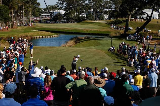 May 14, 2016: Rory McIlroy tees off on the 16th hole during the third round of THE PLAYERS Championship at TPC Sawgrass in Ponte Vedra Beach, Fl. (Photo by David Rosenblum Icon Sportswire) GOLF: MAY 14 PGA Golf Herren - THE PLAYERS Championship - Third Round Icon1605142849 EDITORIAL USE ONLY