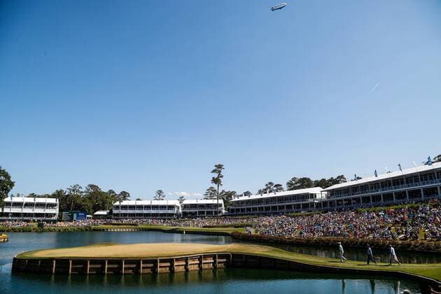 May 14, 2016: Three players approach the 17th hole Island Green during the third round of THE PLAYERS Championship at TPC Sawgrass in Ponte Vedra Beach, Fl. (Photo by David Rosenblum Icon Sportswire) GOLF: MAY 14 PGA Golf Herren - THE PLAYERS Championship - Third Round Icon1605142836 EDITORIAL USE ONLY