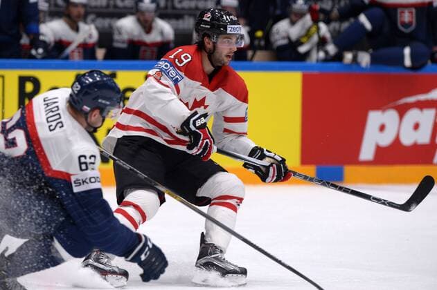 (160515) -- ST. PETERSBURG, May 14, 2016 -- Derick Brassard of Canada (R) vies with Christian Jaros of Slovakia during an IIHF Ice hockey Eishockey World Championship WM Weltmeisterschaft Group B preliminary round game between Canada and Slovakia in St. Petersburg, Russia, May 14, 2016. Canada won 5-0. ) (SP) RUSSIA-ST. PETERSBURG-ICE HOCKEY-CANADA VS SLOVAKIA PavelxBednyakov 