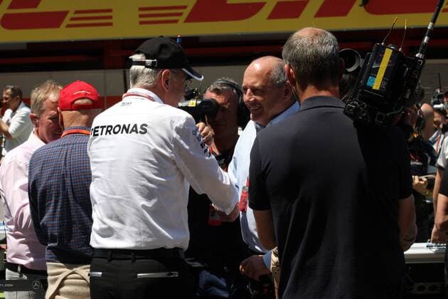 Formel 1, GP von Spanien, Dieter Zetsche vor dem Rennen Spanish Grand Prix, Barcelona 12 - 15 May 2016 15.05.2016- Race, Dr. Dieter Zetsche, Chairman of Daimler and Ron Dennis (GBR) McLaren Executive Chairman 