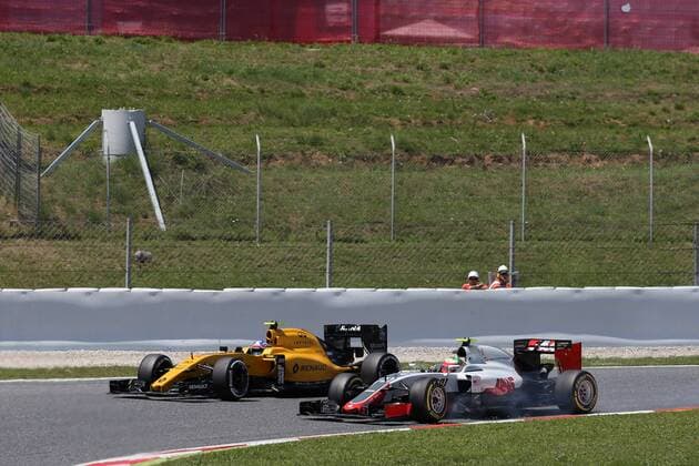 Spanish Grand Prix, Barcelona 12 - 15 May 2016 15.05.2016- Race 2, Jolyon Palmer (GBR) Renault F1 Team RS16 and Esteban Gutierrez (MEX) Haas F1 Team VF-16 