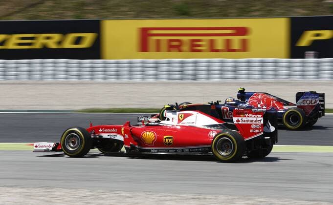 Motorsports: FIA Formula One World Championship WM Weltmeisterschaft 2016, Race in Barcelona, 55 Carlos Sainz Jr. (ESP, Scuderia Toro Rosso) 7 Kimi Raikkonen (FIN, Scuderia Ferrari), xHOCHxZWEIx