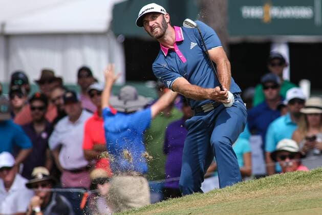May 15, 2016: Dustin Johnson watches a chip shot during the final round of THE PLAYERS Championship at TPC Sawgrass in Ponte Vedra Beach, Fl. (Photo by David Rosenblum Icon Sportswire) GOLF: MAY 15 PGA Golf Herren - THE PLAYERS Championship - Final Round Icon1605152883 EDITORIAL USE ONLY