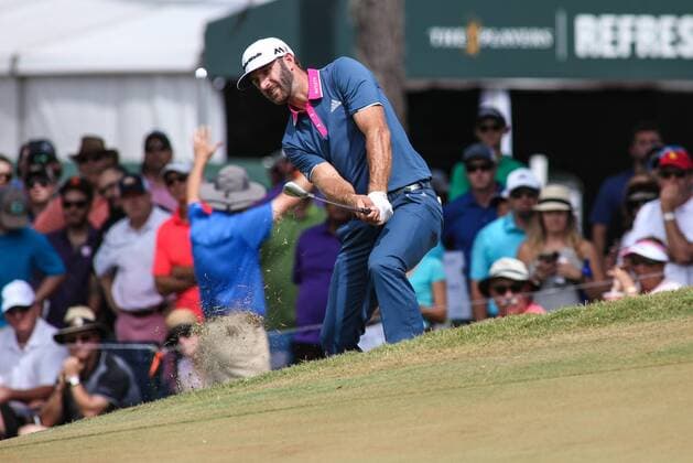 May 15, 2016: Dustin Johnson chips to the green during the final round of THE PLAYERS Championship at TPC Sawgrass in Ponte Vedra Beach, Fl. (Photo by David Rosenblum Icon Sportswire) GOLF: MAY 15 PGA Golf Herren - THE PLAYERS Championship - Final Round Icon1605152882 EDITORIAL USE ONLY