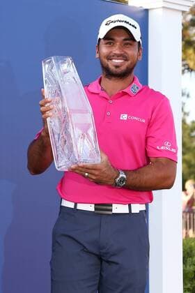 Golf, PGA, Jason Day gewinnt in Ponte Vedra Beach May 15, 2016 - Ponte Vedra Beach, Florida, United States - Jason Day holds the trophy after winning The PLAYERS Championship at TPC Sawgrass. Golf 2016 - The PLAYERS Championship - Final Round - ZUMAw109