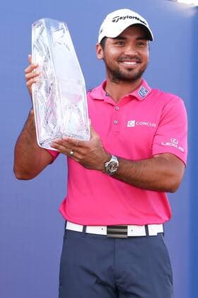 Golf, PGA, Jason Day gewinnt in Ponte Vedra Beach May 15, 2016 - Ponte Vedra Beach, Florida, United States - Jason Day holds the trophy after winning The PLAYERS Championship at TPC Sawgrass. Golf 2016 - The PLAYERS Championship - Final Round - ZUMAw109