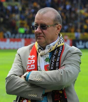 Fußball, Dynamo Dresden feiert Aufstieg in 2. Bundesliga Präsident Andreas Ritter (Dresden), Dynamo Dresden ist Meister der 3. Liga, Drittligameister, 3. Liga-Meister, Siegerehrung mit Pokal, SG Dynamo Dresden gegen SG Sonnenhof Großaspach, Fußball, Fussball, 3. Liga, Saison 2015 2016, DDV-Stadion Dresden, 14.05.2016,
