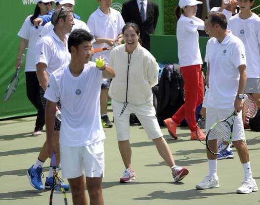 NANJING, CHINA - MAY 16: (CHINA OUT) Retired Chinese tennis player Li Na attends a tennis activity road to Wimbledon on May 16, 2016 in Nanjing, Jiangsu Province of China.  CFP484560241 