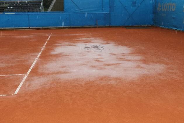16.05.2016 - Tennis - Nürnberger Versicherungscup 2016 - WTA Tennis Damen Turnier Tournament - Damen Frauen - MaWi - Regen auf Sandplatz