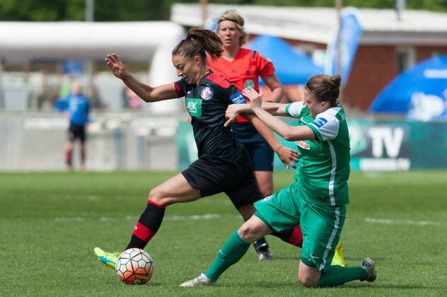 v.li.: Felicitas Rauch (1. FFC Turbine Potsdam, 19) im Zweikampf mit Sophie Maierhofer (SV Werder Bremen, 4), Fussball, Allianz Frauen-Bundesliga, SV Werder Bremen - 1. FFC Turbine Potsdam, xobx
