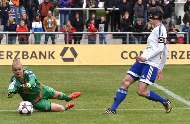 16.05.2016, xblx, Fussball 1.Bundesliga Damen, 1.FFC Frankfurt - Bayer 04 Leverkusen, emspor, v.l. Anna Link (Bayer 04 Leverkusen Damen), Kerstin Garefrekes (1.FFC Frankfurt) Frankfurt am Main
