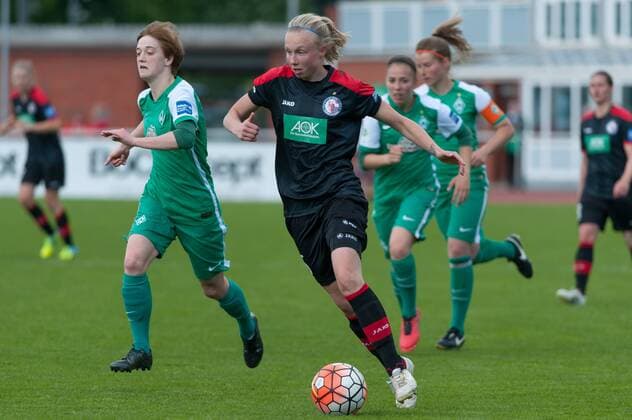 Laura Lindner (1. FFC Turbine Potsdam, 25) am Ball, Fussball, Allianz Frauen-Bundesliga, SV Werder Bremen - 1. FFC Turbine Potsdam, xobx