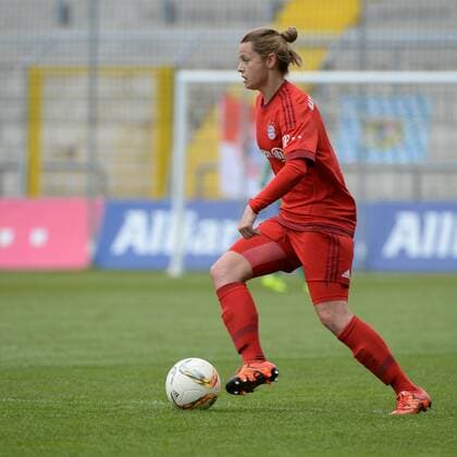 v.li.: Nora Holstad Berge (FC Bayern München, FCB, 15) Freisteller, Einzelbild, Aktion, Action , Fussball, Allianz Frauen-Bundesliga, FC Bayern München - TSG 1899 Hoffenheim, xslx
