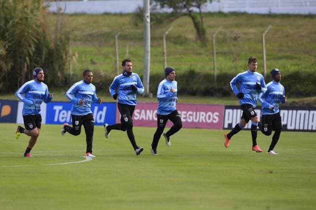Uruguayan national soccer team players participate in a training session in Montevideo, Uruguay, 16 May 2016. The team started its preparation for Copa America with six players. EFE Raul Martinez URUGUAY STARTS TRAINING FOR THE COPA AMERICA WITH SIX PLAYERS !ACHTUNG: NUR REDAKTIONELLE NUTZUNG!  MON002 20160516-635990397358626114