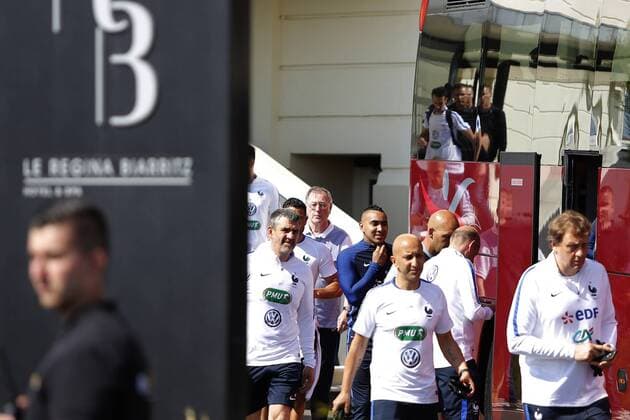 Fußball, EURO 2016, Trainingslager der Nationalmannschaft Frankreichs in Biarritz Nationalteam Frankreich Fußball Regina Biarritz Hotel & Spa Staff - Dimitri Payet FOOTBALL : Nationalteam Frankreich - Biarritz - 17 05 2016 Photomobilex 