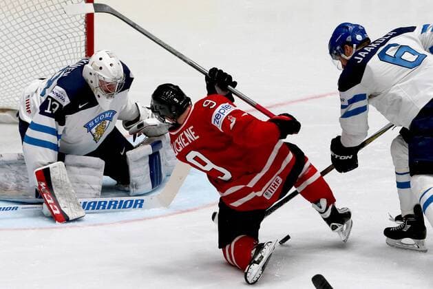 Eishockey, WM, Finnland - Kanada Finland s goalie Mikko Koskinen, Canada s Matt Duchene and Finland s Topi Jaakola (L-R) in their 2016 IIHF World Championship WM Weltmeisterschaft Preliminary Round Group B Ice hockey Eishockey match at Yubileyny Sports Palace in St. Petersburg, Russia, May 17, 2016. Alexander Demianchuk TASS  TS02370E