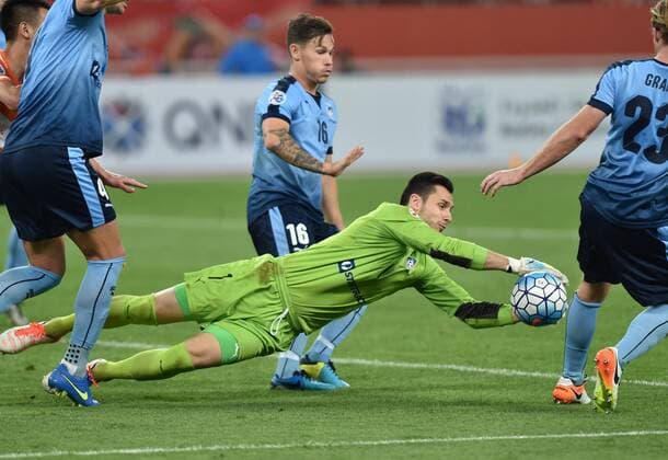 (160518) -- JINAN, May 18, 2016 -- Vedran Janjetovic (bottom), goalkeeper of Australia s Sydney FC, makes a save during the first round of 1 8 finals against China s Shangdong Luneng FC at the 2016 AFC Champions League in Jinan, capital of east China s Shandong Province, May 18, 2016. The match ended in a 1-1 draw. ) (SP)CHINA-JINAN-AFC CHAMPIONS LEAGUE 2016-SHANGDONG LUNENG FC VS SYDNEY FC (CN) XuxSuhui 