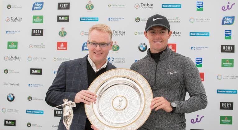 17.05.2016. The K Club, Straffan, Co. Kildare, Ireland. Dubai Duty Free Irish Open Golf Championship Pro-AM. Rory Mcilroy is presented with the Players Player award at Wednesday s press conference PK Pressekonferenz xPeterxFitzpatrickx  ActionPlus11738360