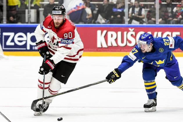160519 Kanadas Ryan OÕReilly och Sveriges Martin Lundberg under kvartsfinalen i Ishockey-VM mellan Kanada och Sverige den 19 maj 2016 i St Petersburg.  Copyright: LUDVIGxTHUNMAN BB160519LT059