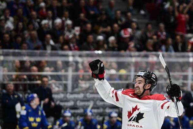 160519 Kanadas Mark Stone jublar efter att Mark Scheifele (ej i bild) gjort 1-0 under kvartsfinalen i Ishockey-VM mellan Kanada och Sverige den 19 maj 2016 i St Petersburg.  Copyright: LUDVIGxTHUNMAN BB160519LT068