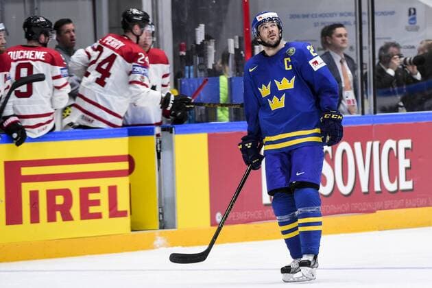160519 Sveriges Jimmie Ericsson deppar under kvartsfinalen i Ishockey-VM mellan Kanada och Sverige den 19 maj 2016 i St Petersburg.  Copyright: LUDVIGxTHUNMAN BB160519LT079