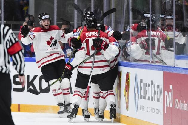 160519 Kanadas spelare jublar efter 4-0 malet genom Max Domi under kvartsfinalen i Ishockey-VM mellan Kanada och Sverige den 19 maj 2016 i St Petersburg.  Copyright: LUDVIGxTHUNMAN BB160519LT086