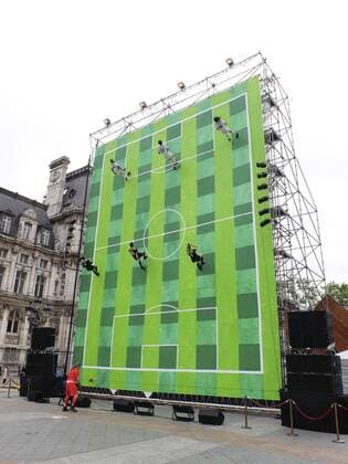 Themen der Woche - Sport Bilder des Tages - Sport Veranstaltung zur bevorstehenden Fussball EM 2016 vor dem Rathaus - Hotel de Ville - in Paris, Frankreich - 20 05 2016 JBAutissier Panoramic 