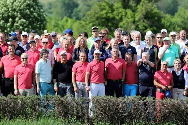 Bilder des Tages - Sport 10. Thüringer Charity Open Mühlberg 20.05.16 , Mühlberg, Gut Ringhofen, 10. Thüringer Charity Open, Golf-Benefiz-Turnier, Prominente spielen Golf für den guten Zweck im Bild: Gruppenbild vor dem Turnier