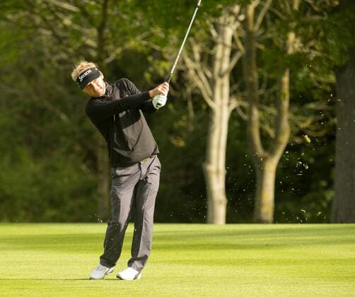 20.05.2016. The K Club, Straffan, Co. Kildare, Ireland. Dubai Duty Free Irish Open Golf Championship Round 2. S& xf3;ren Kjeldsen hits his second shot into the 10th green. xPeterxFitzpatrickx  ActionPlus11739021