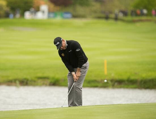 20.05.2016. The K Club, Straffan, Co. Kildare, Ireland. Dubai Duty Free Irish Open Golf Championship Round 2. Lee Westwood chipping onto the 7th green. xPeterxFitzpatrickx  ActionPlus11739055