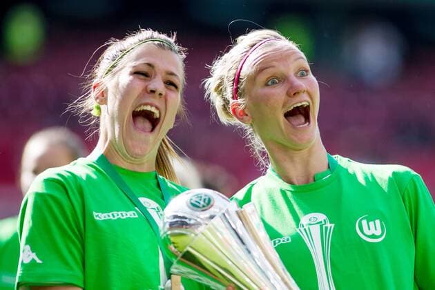 IMAGO Iconic Moments, Fußball - Frauen Themen der Woche - Sport Bilder des Tages - SPORT Luisa Wensing (VfL Wolfsburg 2) und Alexandra Popp (VfL Wolfsburg 11) beim DFB Pokal Finale der Damen zwischen dem SC Sand und dem VfL Wolfsburg am 21.05.2016, K?ln Copyright: Schueler Eibner-Pressefoto EP_JSE
