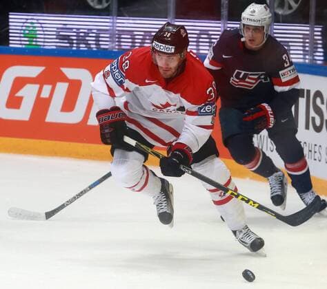 Canada s Boone Jenner (L) and US Auston Matthews fight for the puck in their 2016 IIHF World Championship WM Weltmeisterschaft semifinal Ice hockey Eishockey match at VTB Ice Palace in Moscow, Russia, May 21, 2016. Sergei Fadeichev TASS  TS023F9F