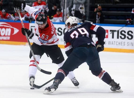 Canada s Brad Marchand (L) and US Jake McCabe fight for the puck in their 2016 IIHF World Championship WM Weltmeisterschaft semifinal Ice hockey Eishockey match at VTB Ice Palace in Moscow, Russia, May 21, 2016. Sergei Fadeichev TASS  TS023FA2