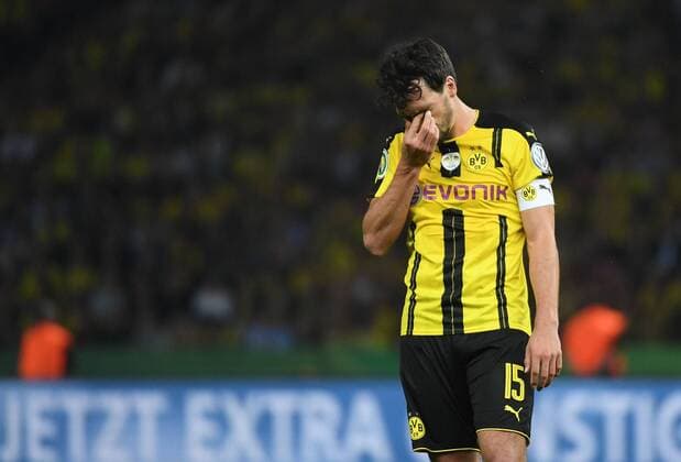 Bilder des Tages - SPORT 21.05.2016, xjhx, Fussball DFB-Pokal Finale, FC Bayern Muenchen - Borussia Dortmund, emspor, v.l. Mats Hummels (Borussia Dortmund) enttaeuscht, enttaeuscht schauend, dissapointed Berlin
