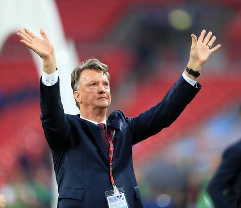 Bilder des Tages - SPORT Fußball, FA Cup Finale, Sieger Manchester United Manchester United ManU s Louis Van Gaal waves good bye to the fans during the Emirates FA Cup Final match at Wembley Stadium. Photo credit should read: David Klein Sportimage EDITORIAL USE ONLY. No use with unauthorised audio, video, data, fixture lists, club league logos or live services. Online in-match use limited to 120 images, no video emulation. No use in betting, games or single club league player publications.
