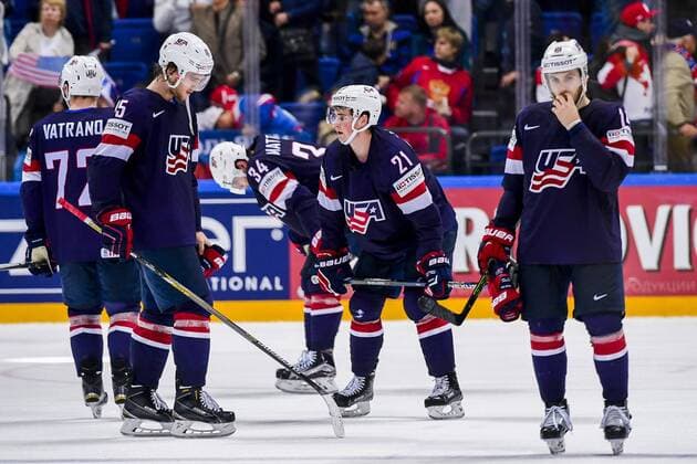 Eishockey, WM Halbfinale, USA - Kanada 160521 USA:s spelare deppar efter semifinalen i Ishockey-VM mellan Kanada och USA den 21 maj 2016 i Moskva.  Copyright: LUDVIGxTHUNMAN BB160521LT108